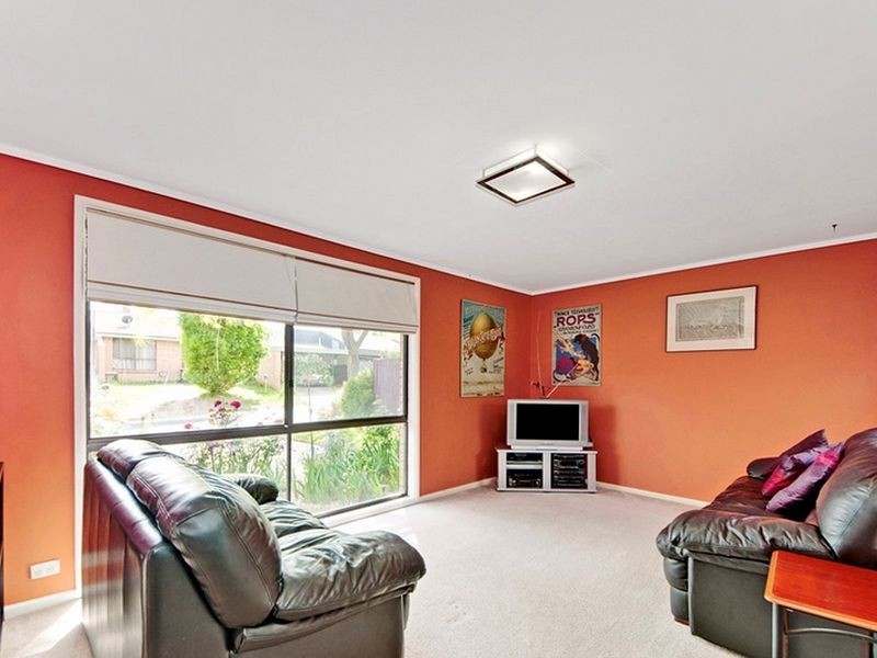 2 Rumker Place, Charnwood ACT 2615