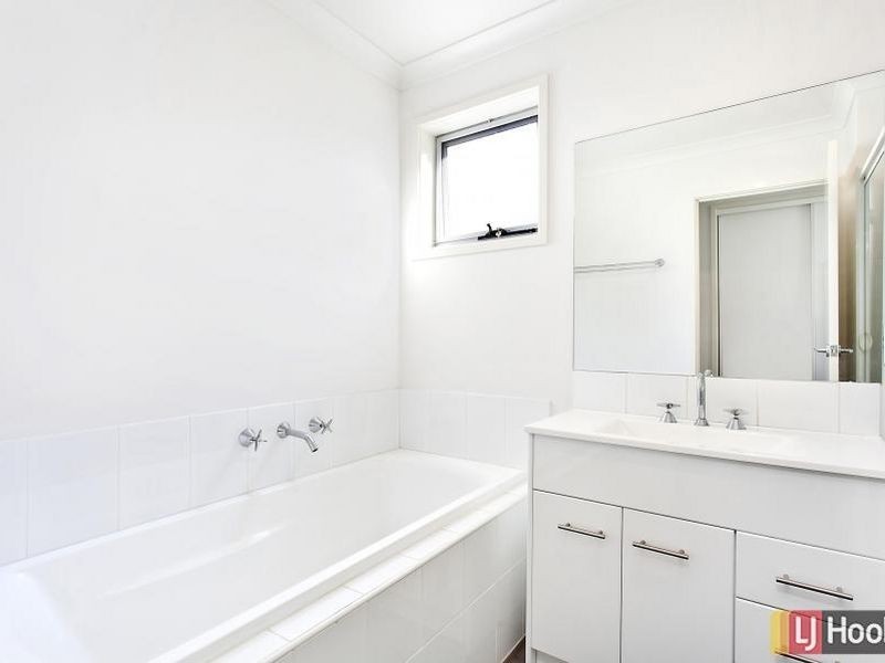 4 Rowland Street, Macgregor ACT 2615