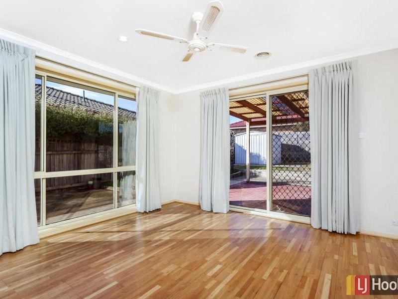 10 Hobday Place, Dunlop ACT 2615