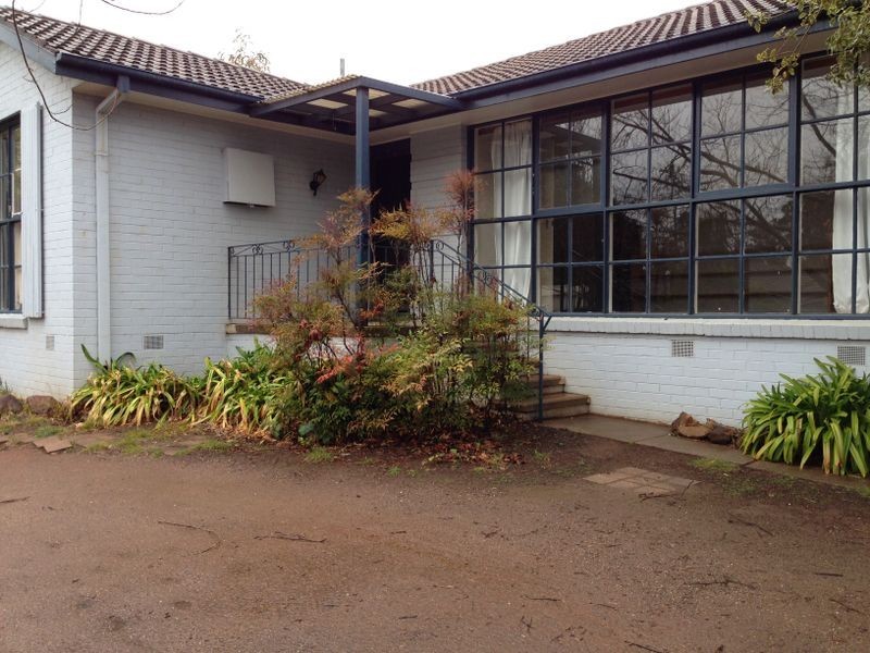 8 Taylor Place, Hackett ACT 2602