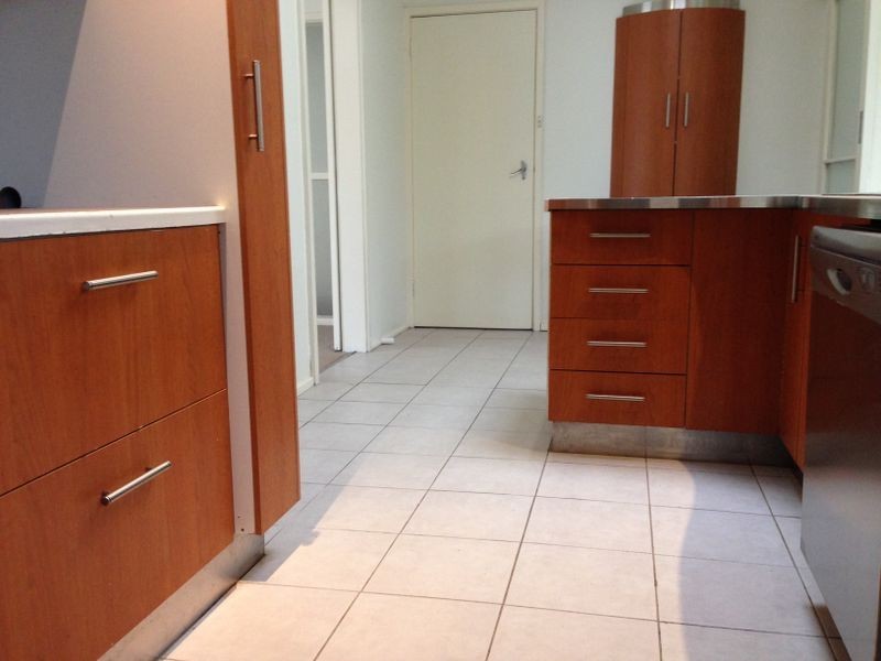 8 Taylor Place, Hackett ACT 2602