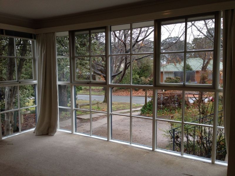 8 Taylor Place, Hackett ACT 2602