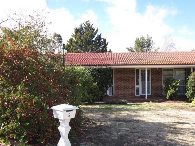 9 Hibbins Place, Latham ACT 2615