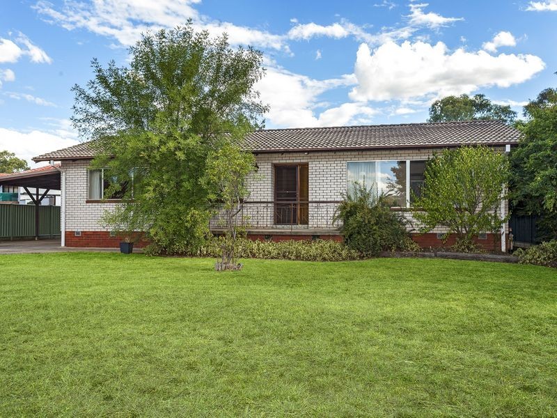 37 Stretton Crescent, Latham ACT 2615