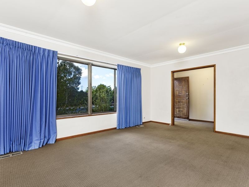 37 Stretton Crescent, Latham ACT 2615