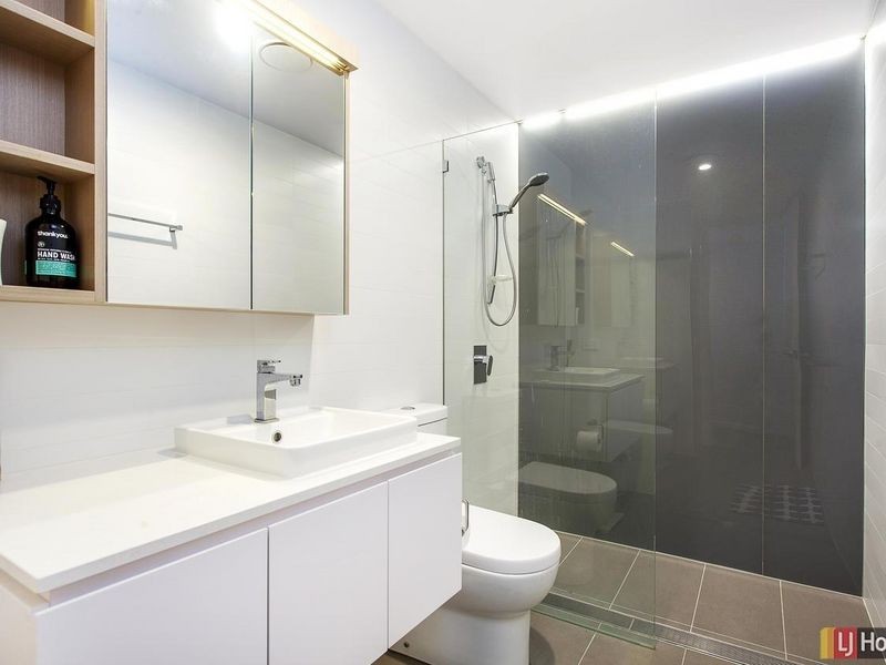 27/97 Eastern Valley Way, Belconnen ACT 2617