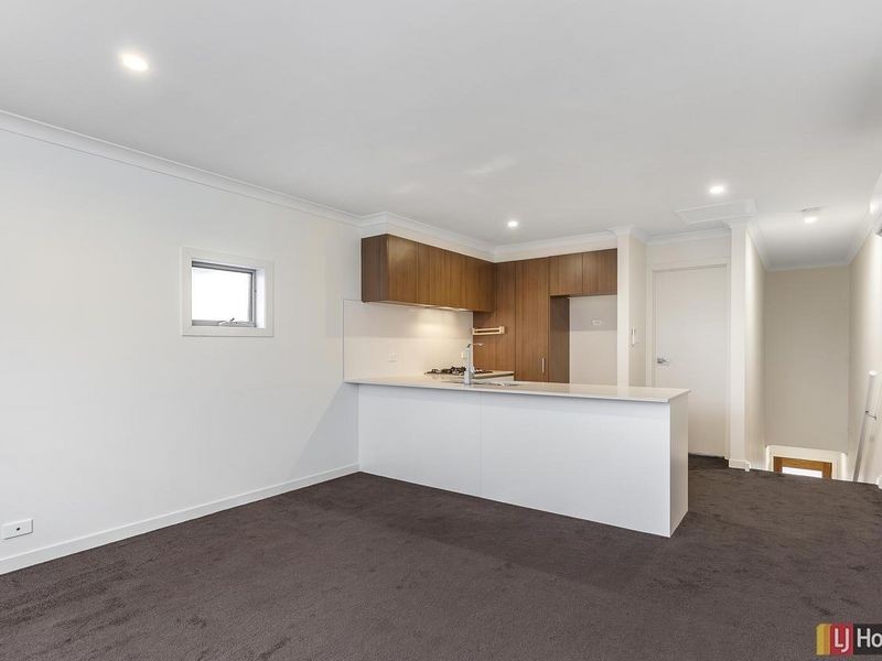 15/2 Clare Burton Crescent, Franklin ACT 2913