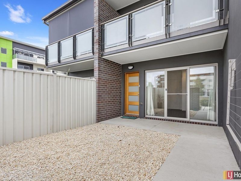 15/2 Clare Burton Crescent, Franklin ACT 2913