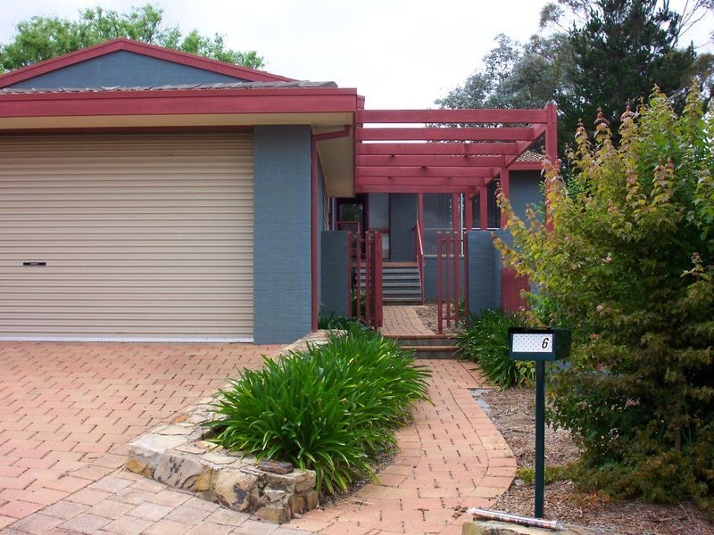 6 Tom Place, Charnwood ACT 2615