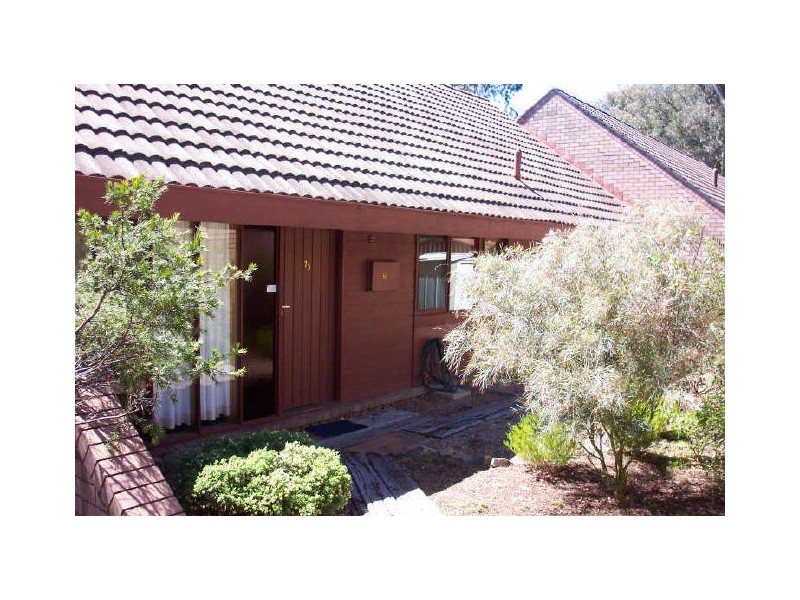 75 Wybalena Grove, Cook ACT 2614