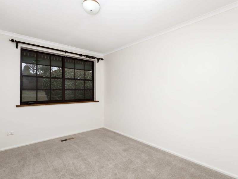 8 Lachlan Street, Macquarie ACT 2614