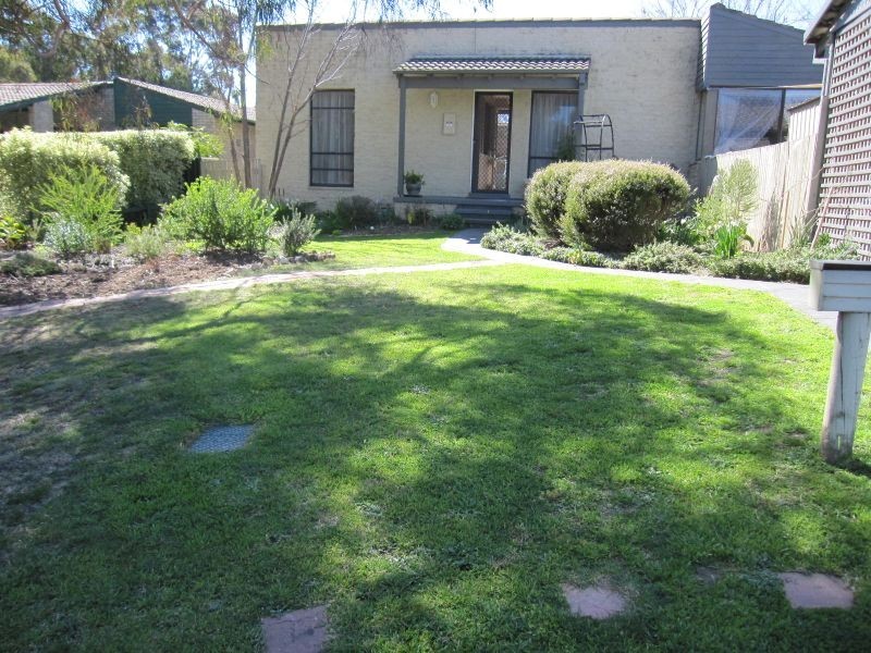 10 Emmott Place, Charnwood ACT 2615