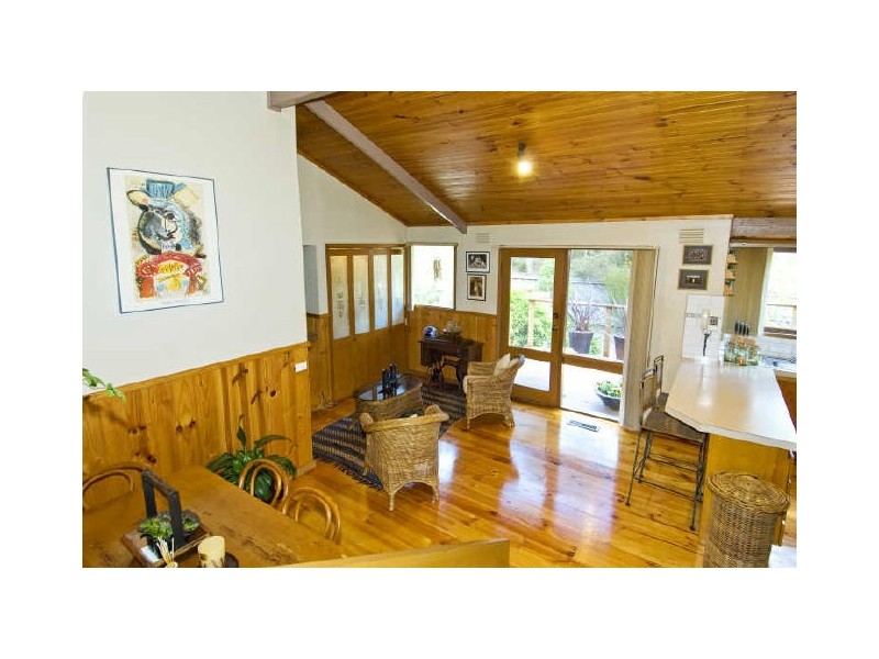 1 Allambie Drive, Eltham VIC 3095