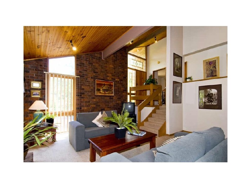 1 Allambie Drive, Eltham VIC 3095