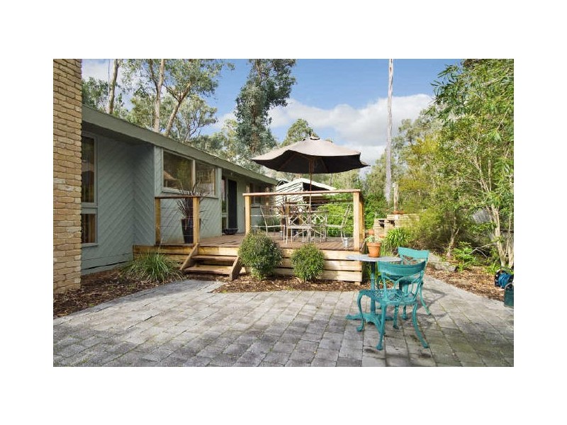 1 Allambie Drive, Eltham VIC 3095