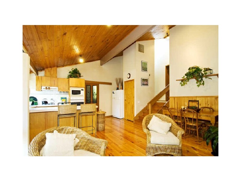 1 Allambie Drive, Eltham VIC 3095