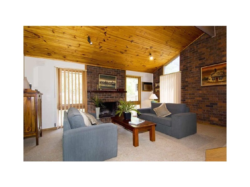 1 Allambie Drive, Eltham VIC 3095