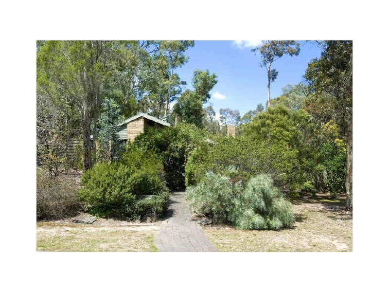 1 Allambie Drive, Eltham VIC 3095