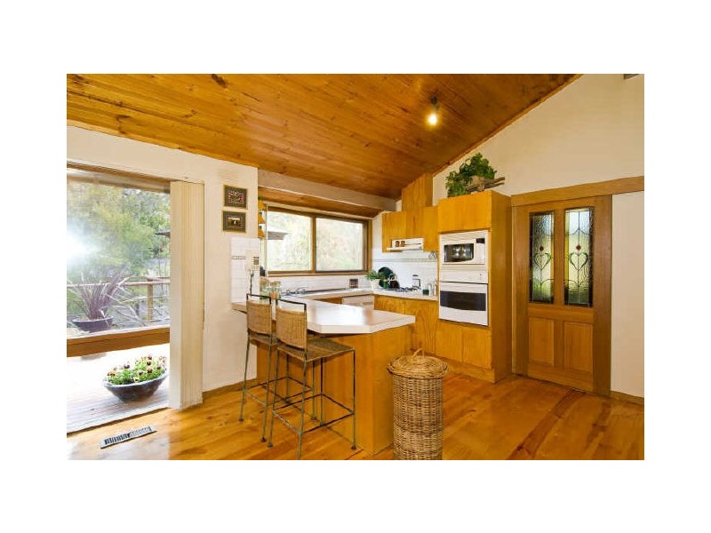 1 Allambie Drive, Eltham VIC 3095