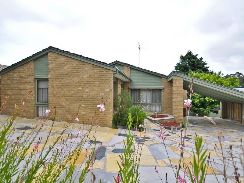 31 Warriparri Crescent, Greensborough VIC 3088