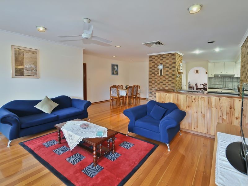 31 Warriparri Crescent, Greensborough VIC 3088