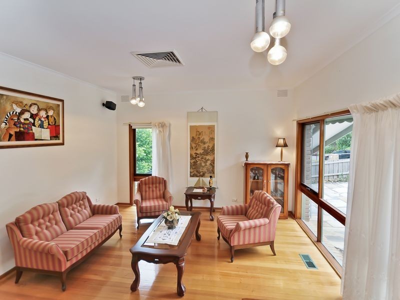 31 Warriparri Crescent, Greensborough VIC 3088