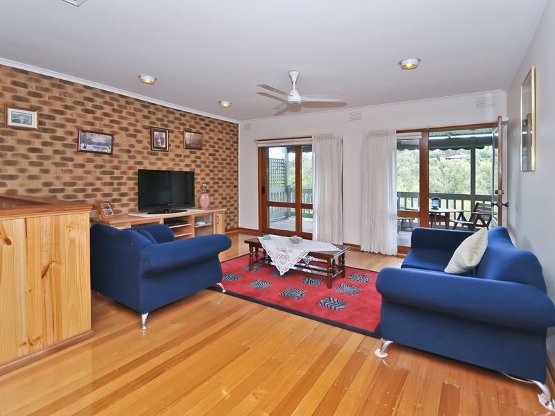 31 Warriparri Crescent, Greensborough VIC 3088