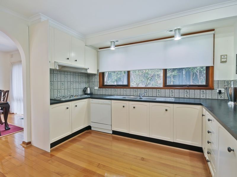 31 Warriparri Crescent, Greensborough VIC 3088
