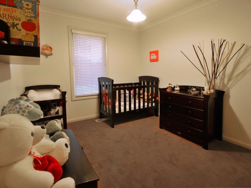 2 Thomas Street, Eltham VIC 3095