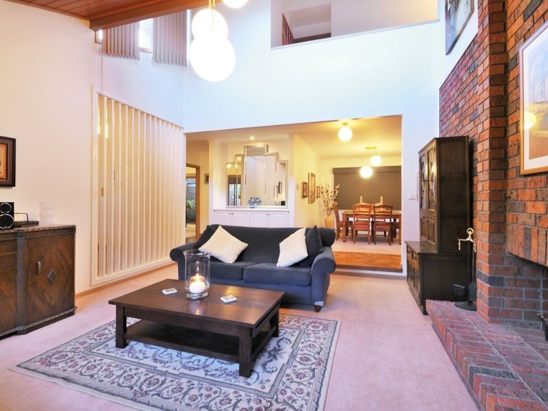 11 Tetragona Way, St Helena VIC 3088