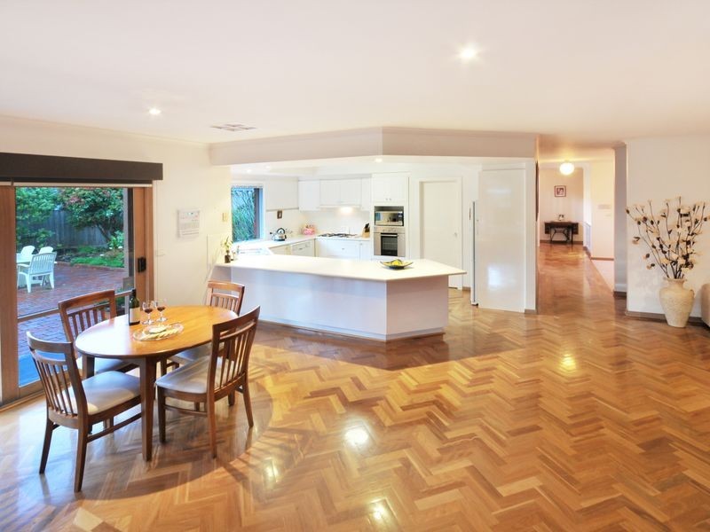 11 Tetragona Way, St Helena VIC 3088