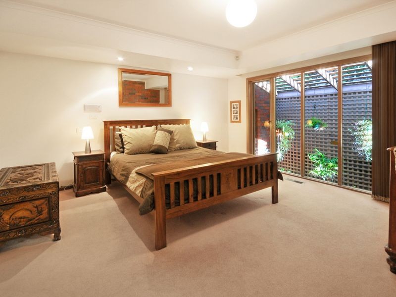 11 Tetragona Way, St Helena VIC 3088