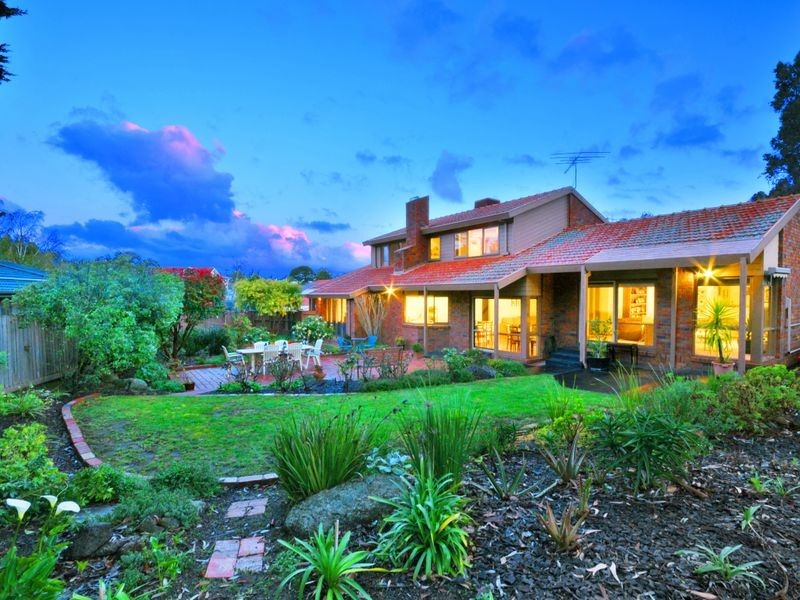 11 Tetragona Way, St Helena VIC 3088