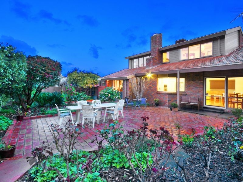 11 Tetragona Way, St Helena VIC 3088