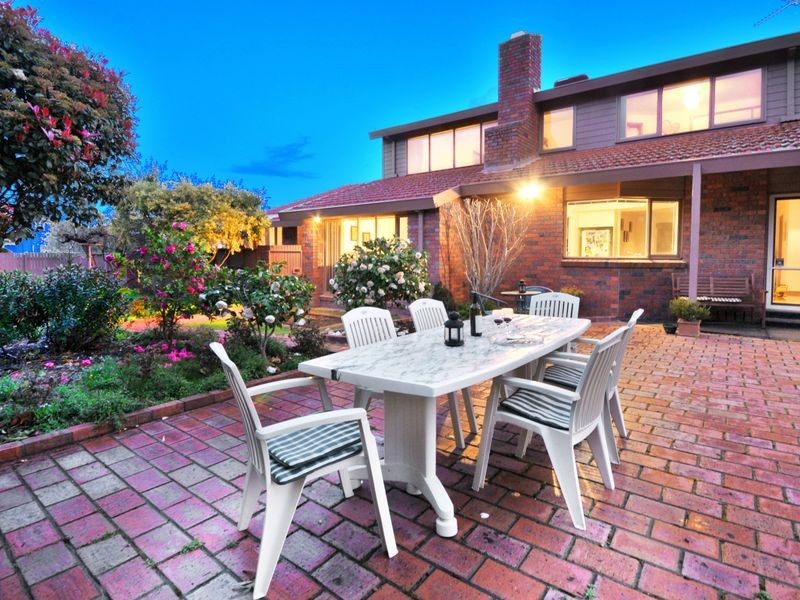 11 Tetragona Way, St Helena VIC 3088