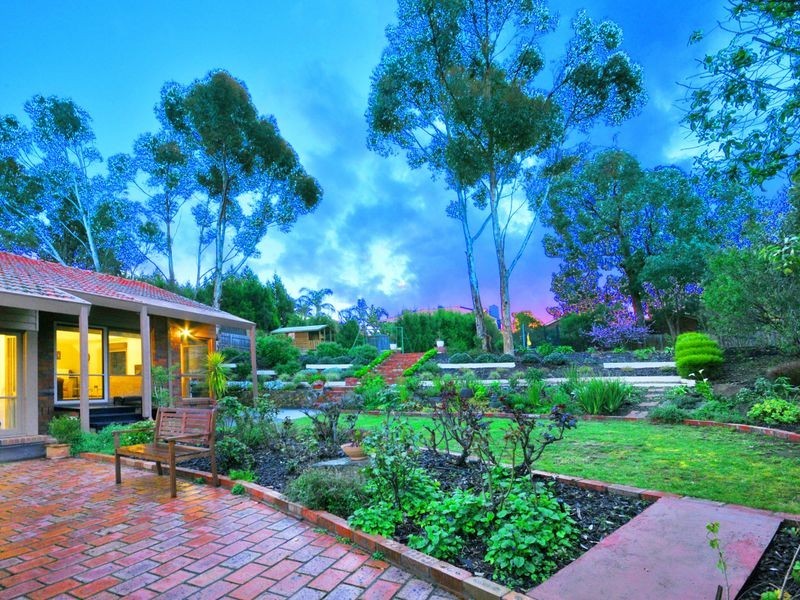 11 Tetragona Way, St Helena VIC 3088