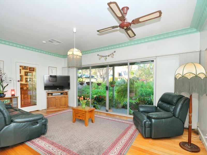 29 Beaconsfield Road, Briar Hill VIC 3088