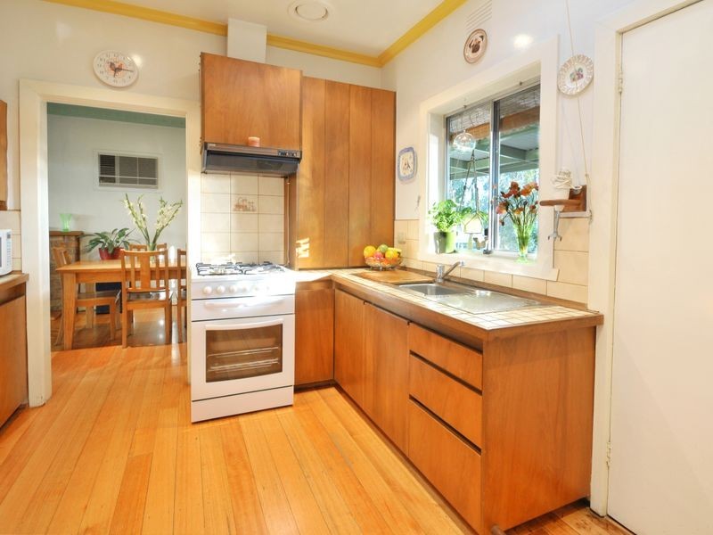 29 Beaconsfield Road, Briar Hill VIC 3088