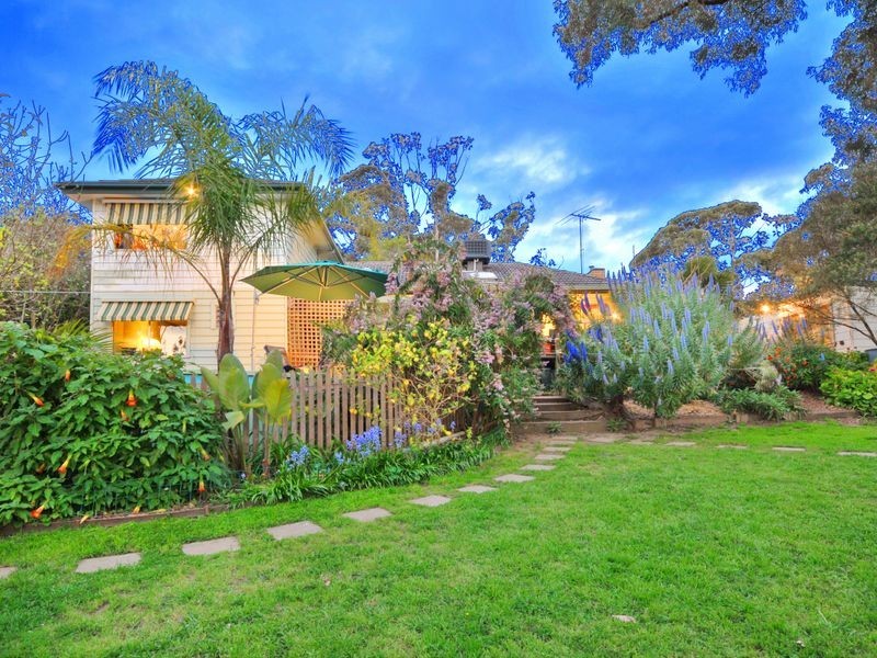 29 Beaconsfield Road, Briar Hill VIC 3088