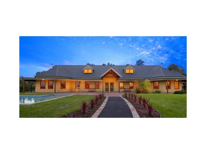 143 Black Gully Road, Diamond Creek VIC 3089