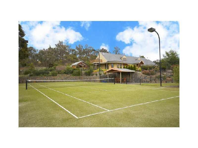 143 Black Gully Road, Diamond Creek VIC 3089