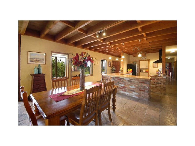 143 Black Gully Road, Diamond Creek VIC 3089