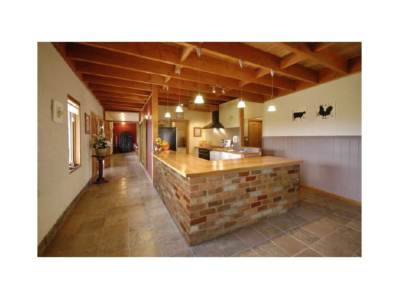 143 Black Gully Road, Diamond Creek VIC 3089