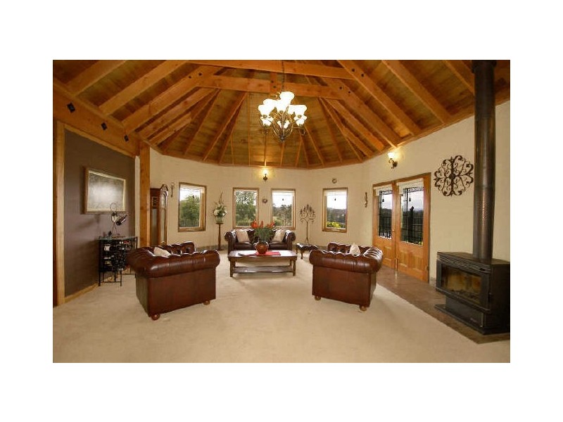 143 Black Gully Road, Diamond Creek VIC 3089