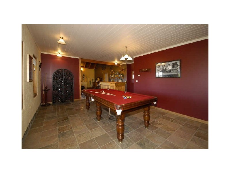 143 Black Gully Road, Diamond Creek VIC 3089