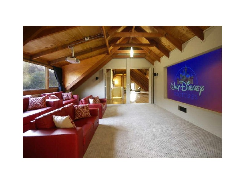 143 Black Gully Road, Diamond Creek VIC 3089