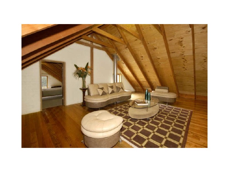 143 Black Gully Road, Diamond Creek VIC 3089