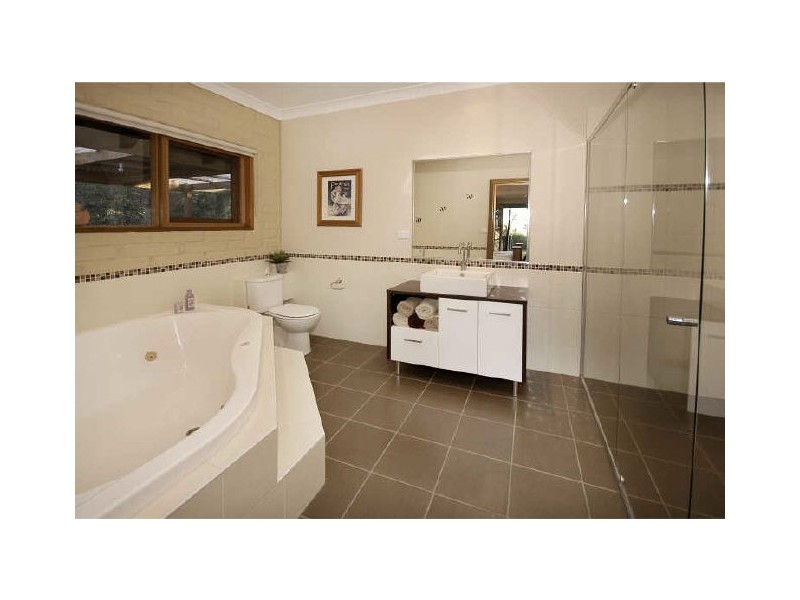 143 Black Gully Road, Diamond Creek VIC 3089