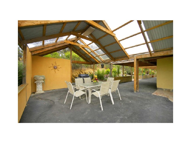 143 Black Gully Road, Diamond Creek VIC 3089