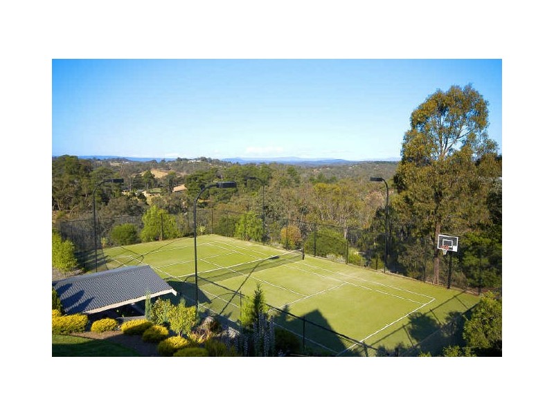 143 Black Gully Road, Diamond Creek VIC 3089